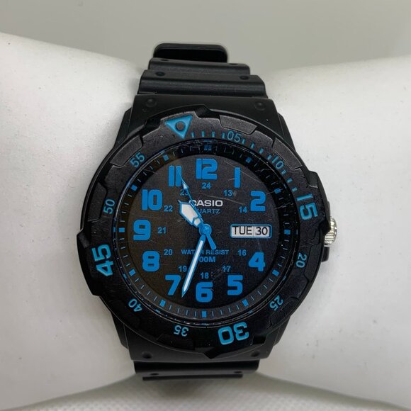 Casio MRW-200H men black tone day date watch 42mm quartz analog running - Picture 1 of 6